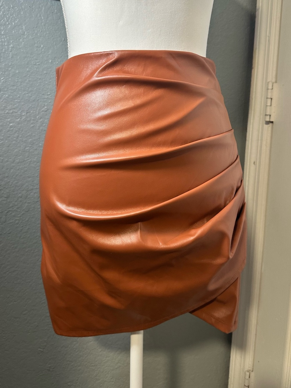 Milumia Ruched Faux Leather Skirt